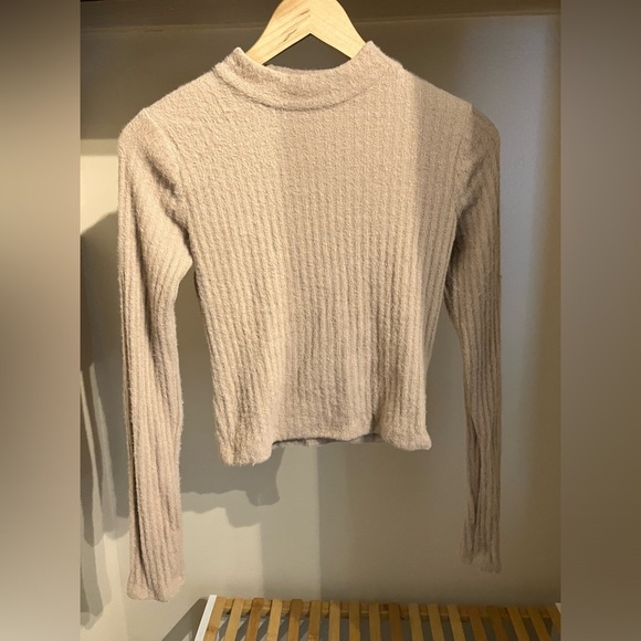 Hollister Turtleneck - Picture 1 of 3